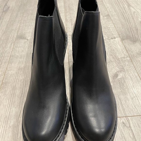Dr. MARTENS HURSTON HEELED CHELSEA BOOTS BLACK  11 - Picture 3 of 6
